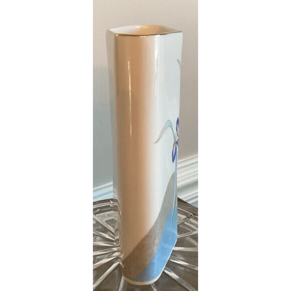Otagiri Japan Gold Trimmed Iris Accent 7” x 4” (approximately) Vase. - Picture 4 of 10
